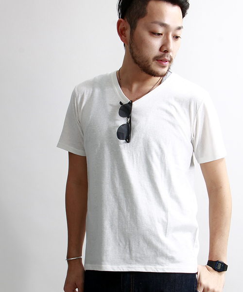 WEGO（ウィゴー）の「WEGO/VネックTシャツ（Tシャツ/カットソー・メンズ・ホワイト/サックスブルー/イエロー/レッド・SMALL/LARGE/MEDIUM）」の2枚目の写真