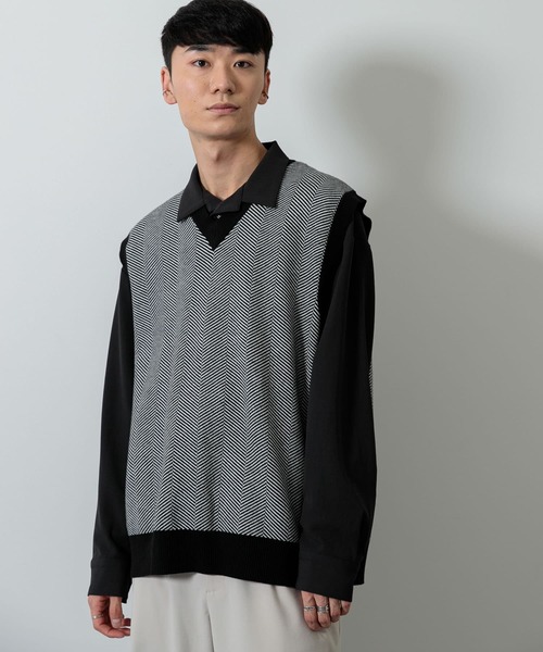 SENSE OF PLACE by URBAN RESEARCH（センスオブプレイスバイアーバンリサーチ）の「『sakasa×SOP』ストレッチVネックベスト（ベスト・メンズ・ベージュ/アイボリー/ブラック/ブルー/ブラック系その他・MEDIUM/LARGE）」の3枚目の写真