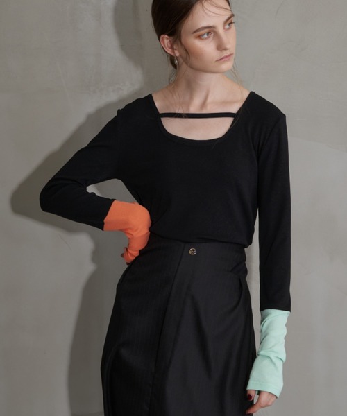 Solace（ソレイス）の「Uネックバイカラートップス（Tシャツ