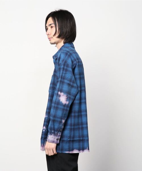 surt(サート)の「SURT/サート/SURT LOGO SH/サートロゴブリーチシャツ(シャツ/ブラウス・メンズ・レッド/ブラウン/ブルー・SMALL/LARGE/MEDIUM)」の4枚目の写真