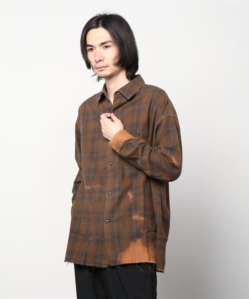 surt(サート)の「SURT/サート/SURT LOGO SH/サートロゴブリーチシャツ(シャツ/ブラウス・メンズ・レッド/ブラウン/ブルー・SMALL/LARGE/MEDIUM)」の13枚目の写真