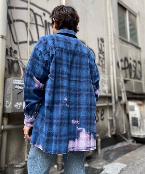 surt(サート)の「SURT/サート/SURT LOGO SH/サートロゴブリーチシャツ(シャツ/ブラウス・メンズ・レッド/ブラウン/ブルー・SMALL/LARGE/MEDIUM)」の6枚目の写真