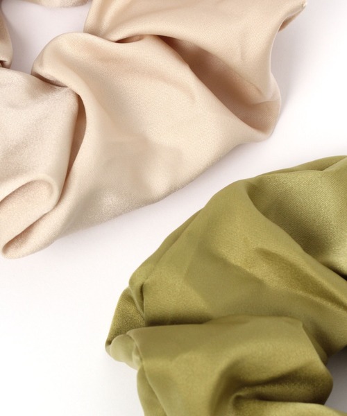 LAKOLE（ラコレ）の「サテンシュシュ / 274360（シュシュ・レディース・ベージュ/ブルー/ライトイエロー/グリーン/チャコール/ライトグリーン/ライトベージュ・FREE）」の10枚目の写真