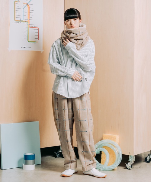 sneeuw（スニュウ）の「ノスタルジックJQネックウォーマー（ネックウォーマー/スヌード・レディース・チャコールグレー/ブラウン・ONESIZE）」の6枚目の写真