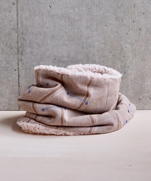 sneeuw（スニュウ）の「ノスタルジックJQネックウォーマー（ネックウォーマー/スヌード・レディース・チャコールグレー/ブラウン・ONESIZE）」の4枚目の写真