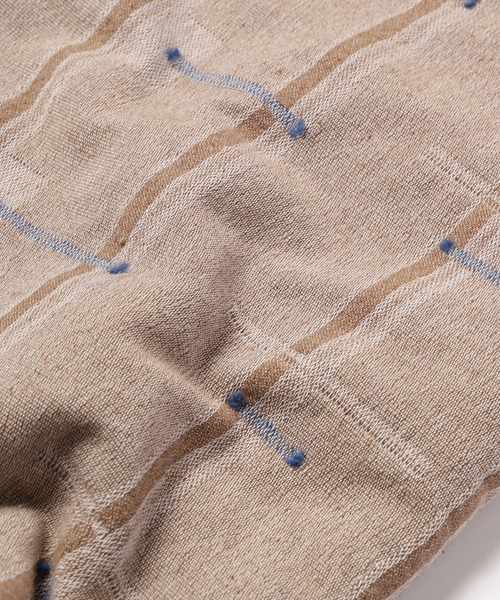 sneeuw（スニュウ）の「ノスタルジックJQネックウォーマー（ネックウォーマー/スヌード・レディース・チャコールグレー/ブラウン・ONESIZE）」の8枚目の写真