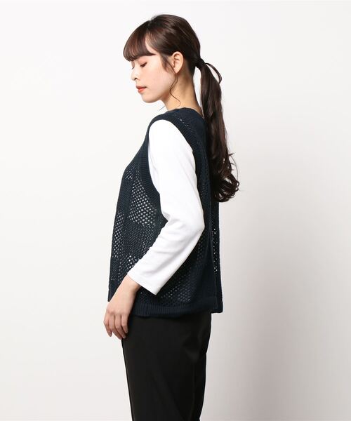 Samansa Mos2（サマンサ モスモス）の「メッシュ柄編みニットベスト（ベスト・レディース・ベージュ/ブルー/グリーン/チャコール・ﾌﾘ-）」の8枚目の写真