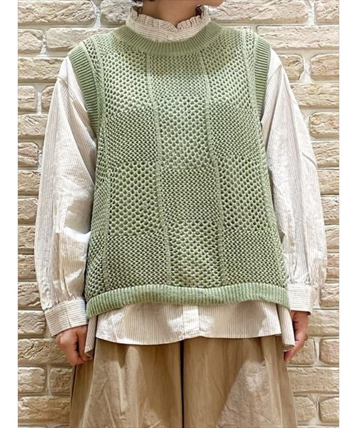 Samansa Mos2（サマンサ モスモス）の「メッシュ柄編みニットベスト（ベスト・レディース・ベージュ/ブルー/グリーン/チャコール・ﾌﾘ-）」の3枚目の写真