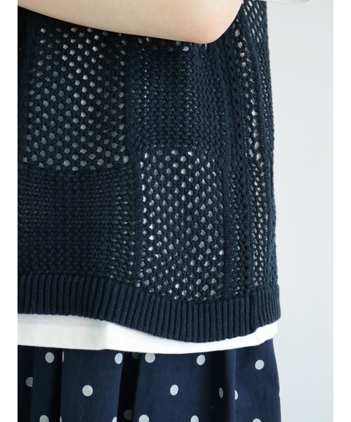 Samansa Mos2（サマンサ モスモス）の「メッシュ柄編みニットベスト（ベスト・レディース・ベージュ/ブルー/グリーン/チャコール・ﾌﾘ-）」の15枚目の写真