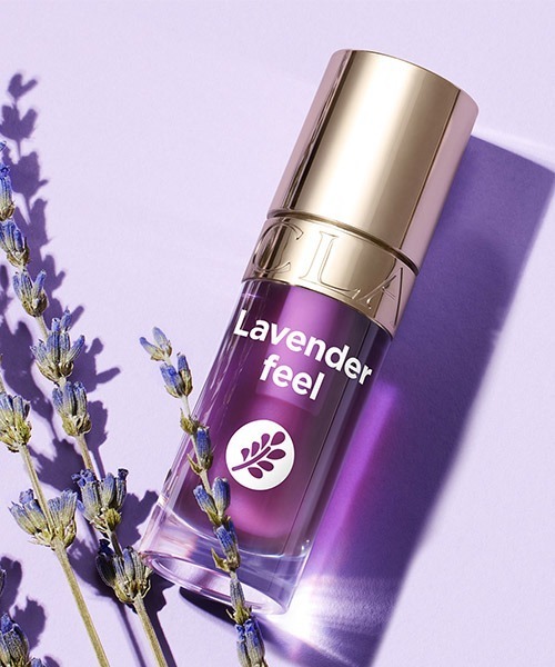 CLARINS（クラランス）の「リップコンフォートオイル（口紅/リップティント/グロス・レディース・04 ピタヤ/01 ハニー/10 プラム/08 ストロベリー/02 ラズベリー/03 チェリー/05 アプリコット/09 チョコレート/【限定色】15 ブラッシュカメリア/【限定色】12 パープル/【限定色】11 ブルー/【限定色】13 グリーン/【限定色】14 イエロー/【限定色】17 フィグ/【限定色】16 フクシア/【限定色】18 ライトブラウン/【限定色】23 パッション ピンク/【限定色】21 ジョイフル イエロー/【限定色】22 ダーリング オレンジ/【限定色】24 ホワイト/【限定色】25 ブラック/【限定色】26 サクラフェアリー/【限定品】54 アイコニックレッド/【限定色】29 スカーレット サンライト/【限定色】30 バーニング サンセット/【限定色】31 ロージーキス・FREE）」の8枚目の写真