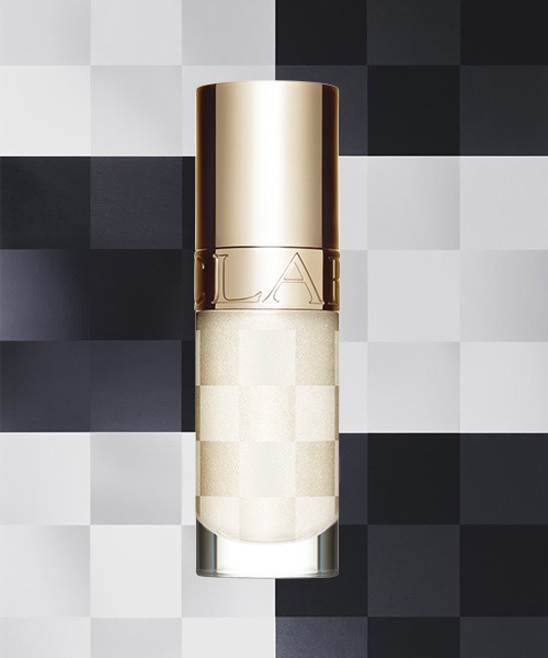 CLARINS（クラランス）の「リップコンフォートオイル（口紅/リップティント/グロス・レディース・04 ピタヤ/01 ハニー/10 プラム/08 ストロベリー/02 ラズベリー/03 チェリー/05 アプリコット/09 チョコレート/【限定色】15 ブラッシュカメリア/【限定色】12 パープル/【限定色】11 ブルー/【限定色】13 グリーン/【限定色】14 イエロー/【限定色】17 フィグ/【限定色】16 フクシア/【限定色】18 ライトブラウン/【限定色】23 パッション ピンク/【限定色】21 ジョイフル イエロー/【限定色】22 ダーリング オレンジ/【限定色】24 ホワイト/【限定色】25 ブラック/【限定色】26 サクラフェアリー/【限定品】54 アイコニックレッド/【限定色】29 スカーレット サンライト/【限定色】30 バーニング サンセット/【限定色】31 ロージーキス・FREE）」の2枚目の写真