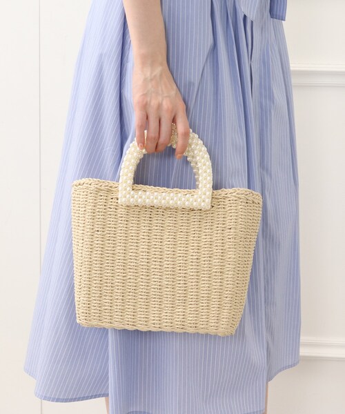 couture brooch（クチュールブローチ）の「◆【定番人気！】フェイクパールハンドルペーパートート（ハンドバッグ・レディース・ブラック/ナチュラル・00）」の12枚目の写真