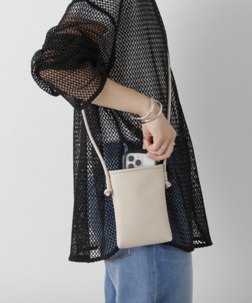 CIAOPANIC TYPY(チャオパニックティピー)の「フェイクレザーネックポーチ(ショルダーバッグ・メンズ・アイボリー/ブラック/ブラウン/オレンジ・ONE SIZE)」の2枚目の写真