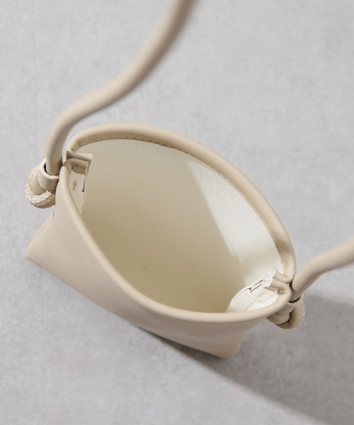 CIAOPANIC TYPY(チャオパニックティピー)の「フェイクレザーネックポーチ(ショルダーバッグ・メンズ・アイボリー/ブラック/ブラウン/オレンジ・ONE SIZE)」の7枚目の写真