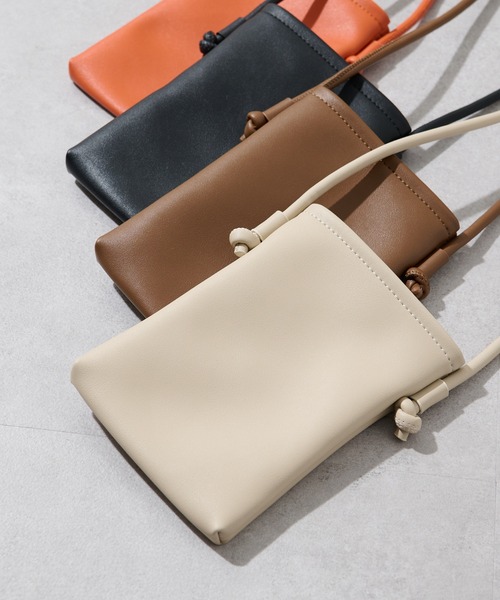 CIAOPANIC TYPY(チャオパニックティピー)の「フェイクレザーネックポーチ(ショルダーバッグ・メンズ・アイボリー/ブラック/ブラウン/オレンジ・ONE SIZE)」の5枚目の写真