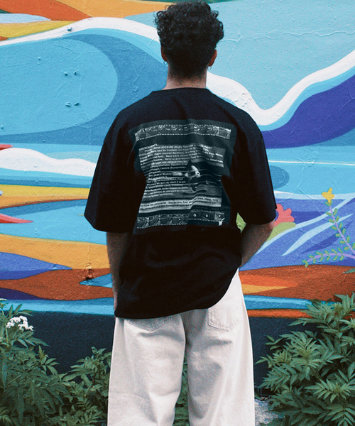 JOURNAL STANDARD(ジャーナルスタンダード)の「【WEB限定】ddp/ディーディーピー×JS 別注 アーカイブ グラフィック Tシャツ(Tシャツ/カットソー・メンズ・ブラック系その他/ブラック/ホワイト/ホワイト系その他・X-LARGE/MEDIUM/LARGE)」の4枚目の写真