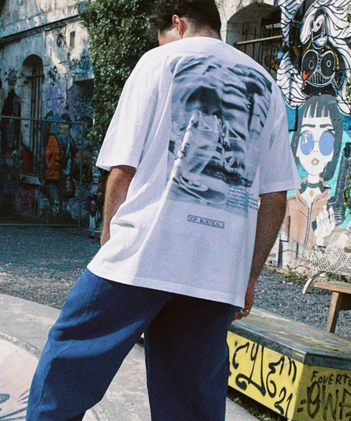 JOURNAL STANDARD(ジャーナルスタンダード)の「【WEB限定】ddp/ディーディーピー×JS 別注 アーカイブ グラフィック Tシャツ(Tシャツ/カットソー・メンズ・ブラック系その他/ブラック/ホワイト/ホワイト系その他・X-LARGE/MEDIUM/LARGE)」の2枚目の写真