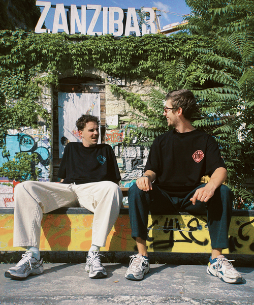 JOURNAL STANDARD(ジャーナルスタンダード)の「【WEB限定】ddp/ディーディーピー×JS 別注 アーカイブ グラフィック Tシャツ(Tシャツ/カットソー・メンズ・ブラック系その他/ブラック/ホワイト/ホワイト系その他・X-LARGE/MEDIUM/LARGE)」の8枚目の写真