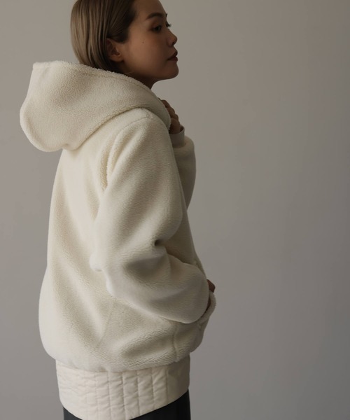 HERENCIA(ヘレンチア)の「キルトドッキング ボアフリース パーカー(その他アウター・レディース・オフホワイト/ブラック・MEDIUM)」の3枚目の写真