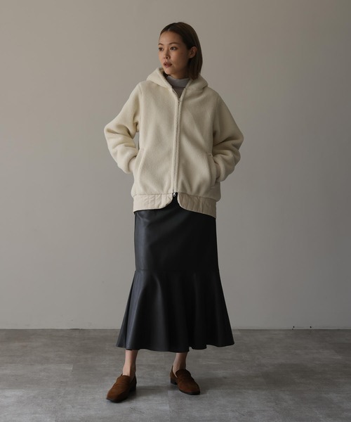 HERENCIA(ヘレンチア)の「キルトドッキング ボアフリース パーカー(その他アウター・レディース・オフホワイト/ブラック・MEDIUM)」の6枚目の写真