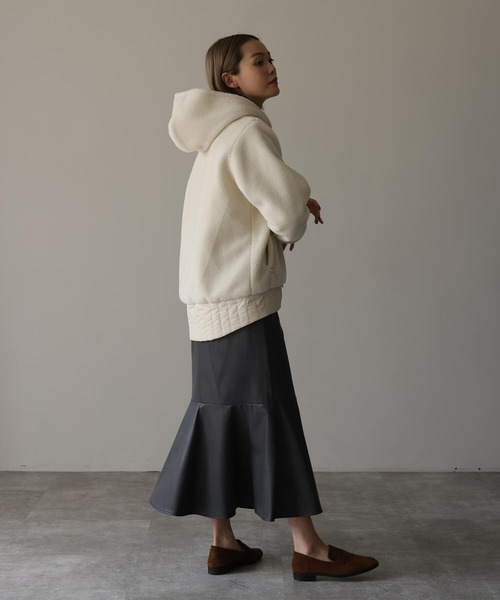 HERENCIA(ヘレンチア)の「キルトドッキング ボアフリース パーカー(その他アウター・レディース・オフホワイト/ブラック・MEDIUM)」の9枚目の写真