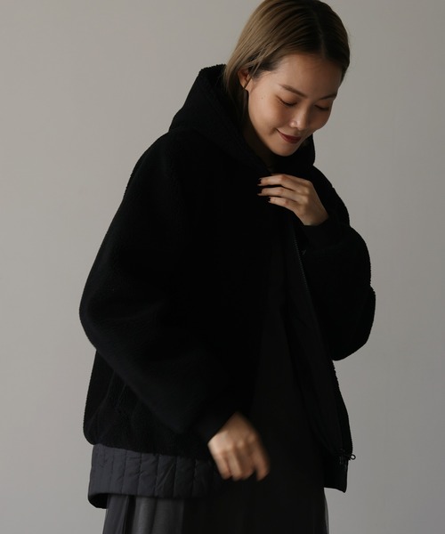 HERENCIA(ヘレンチア)の「キルトドッキング ボアフリース パーカー(その他アウター・レディース・オフホワイト/ブラック・MEDIUM)」の14枚目の写真