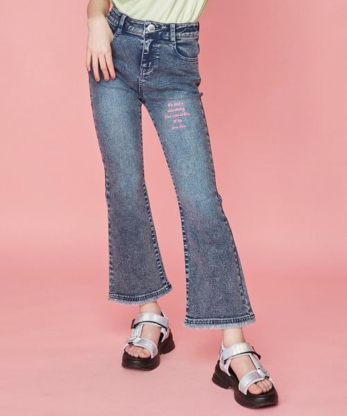 JENNI love(ジェニィラブ)の「ケミカルデニムフレアロングパンツ(デニムパンツ・キッズ・ブルー/ブラック・130cm/140cm/160cm/150cm)」の2枚目の写真