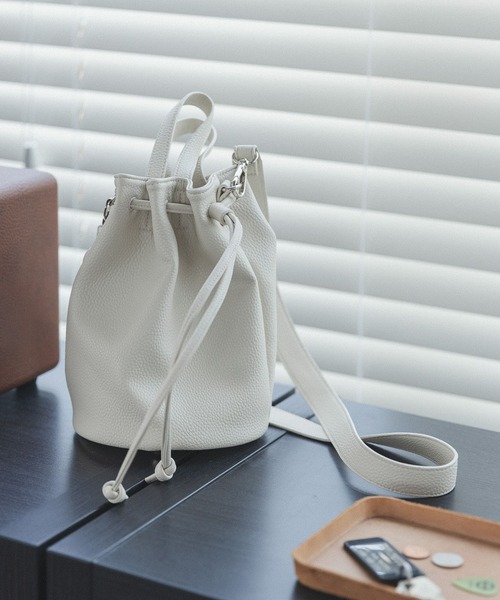 Andemiu（アンデミュウ）の「キンチャクミニショルダー280578（ショルダーバッグ・レディース・ホワイト/オレンジ/グレー・FREE）」の2枚目の写真