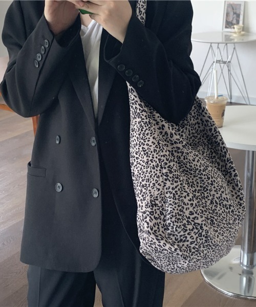 at12:03（アットイチニーゼロサン）の「ヒョウ柄ショルダー＆トートバッグ（トートバッグ・レディース・ホワイト・FREE）」の4枚目の写真