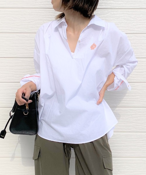 Q（キュー）の「Qエンブレムスキッパーシャツ（シャツ/ブラウス・レディース・ネイビー/アイボリー/ブルー系その他・MEDIUM）」の2枚目の写真