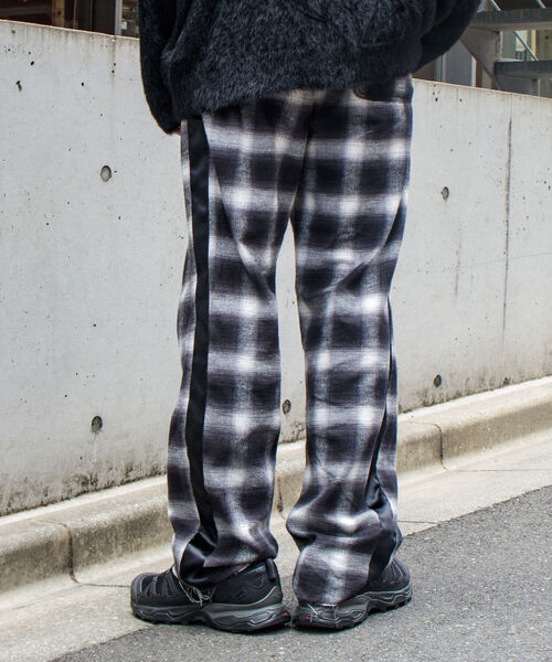 GLOSTER（グロスター）の「【GLOSTER/グロスター】オンブレ チェック イージーパンツ カットオフ サイドライン（その他パンツ・メンズ・ブラック系その他・M/L）」の4枚目の写真