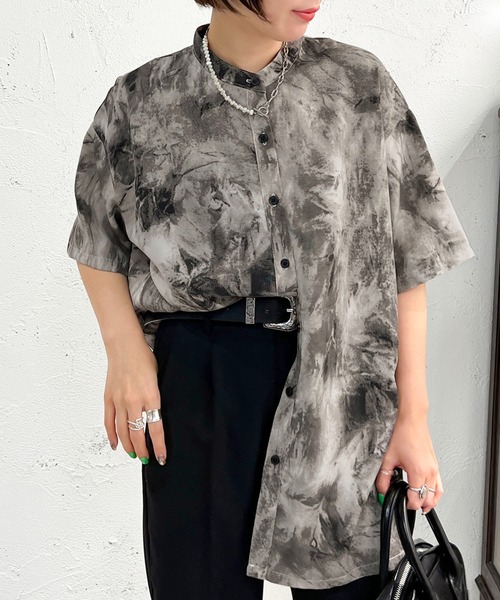apres jour mignon(アプレジュールミニョン)の「柄バンドカラーシャツ【ZOZOTOWN限定アイテム】(シャツ/ブラウス・レディース・パープル/ブラック系その他/ブラック・X-LARGE/フリー)」の5枚目の写真