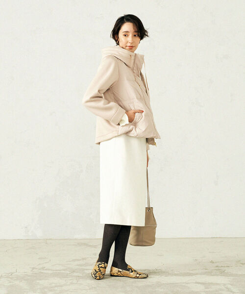 NOLLEY’S（ノーリーズ）の「◇【WEB限定】カットボンディング×スムースタフタダウン（ダウンジャケット/コート・レディース・ベージュ/ブラック・FREE）」の3枚目の写真