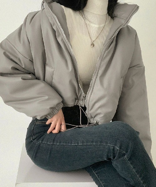 BEIDELLI（ベイデリー）の「[BELLIDE MADE] 2wayフェイクレザークロップドショート中綿ジャケット（ダウンジャケット/コート・レディース・ブラック/グレー・FREE）」の2枚目の写真