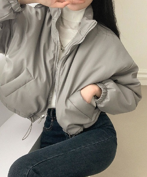 BEIDELLI（ベイデリー）の「[BELLIDE MADE] 2wayフェイクレザークロップドショート中綿ジャケット（ダウンジャケット/コート・レディース・ブラック/グレー・FREE）」の5枚目の写真