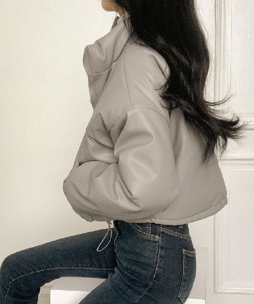 BEIDELLI（ベイデリー）の「[BELLIDE MADE] 2wayフェイクレザークロップドショート中綿ジャケット（ダウンジャケット/コート・レディース・ブラック/グレー・FREE）」の8枚目の写真