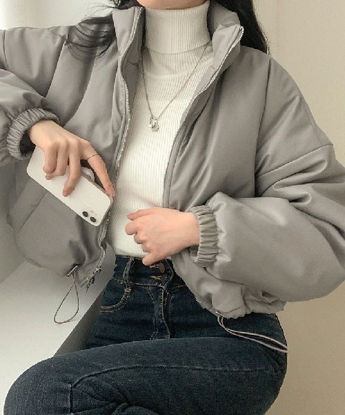 BEIDELLI（ベイデリー）の「[BELLIDE MADE] 2wayフェイクレザークロップドショート中綿ジャケット（ダウンジャケット/コート・レディース・ブラック/グレー・FREE）」の6枚目の写真