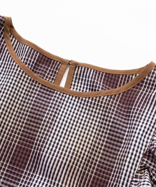 MILKFED.（ミルクフェド）の「PLAID RUFFLE BLOUSE（シャツ/ブラウス・レディース・ブルー/ブラウン・ONE SIZE）」の8枚目の写真