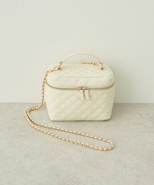 earth music&ecology(アースミュージックアンドエコロジー)の「キルティングバニティショルダーバッグ(ショルダーバッグ・レディース・アイボリー/ブラック/モカ・FREE)」の2枚目の写真