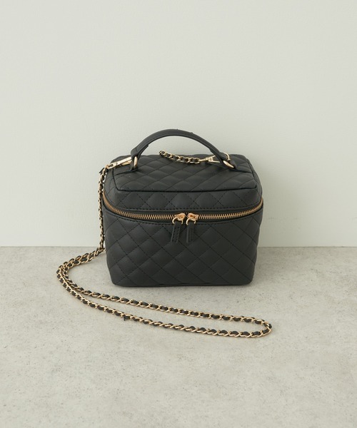 earth music&ecology(アースミュージックアンドエコロジー)の「キルティングバニティショルダーバッグ(ショルダーバッグ・レディース・アイボリー/ブラック/モカ・FREE)」の1枚目の写真