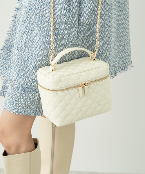 earth music&ecology(アースミュージックアンドエコロジー)の「キルティングバニティショルダーバッグ(ショルダーバッグ・レディース・アイボリー/ブラック/モカ・FREE)」の12枚目の写真