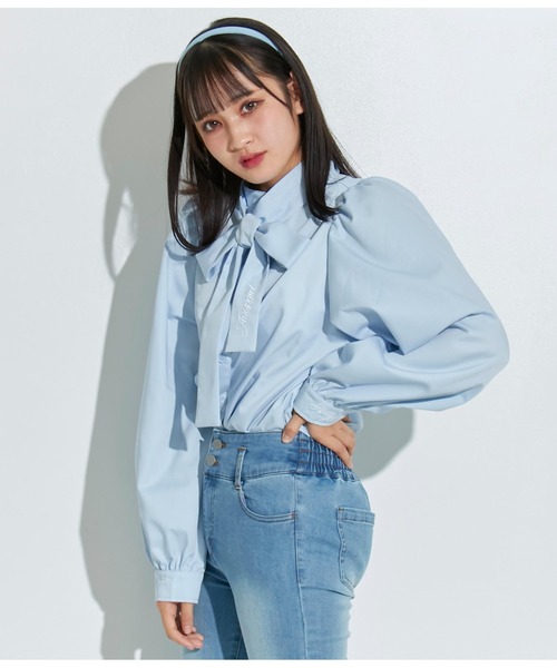 ANAP GiRL(アナップガール)の「ビッグリボンパフスリーブシャツ【セットアップ可能】(シャツ/ブラウス・キッズ・オフホワイト/ライトブルー・XS/S/M)」の7枚目の写真