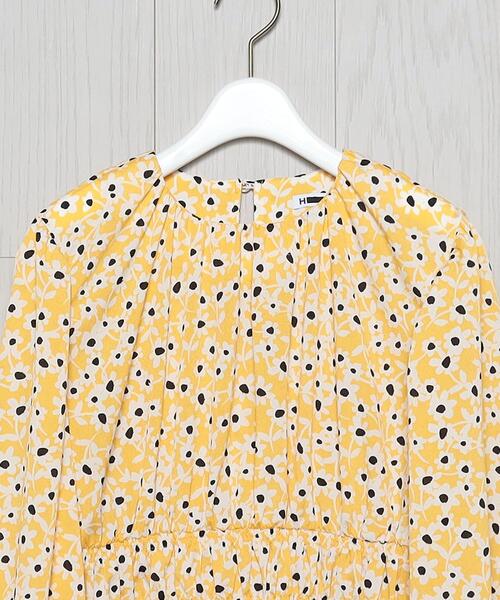 H BEAUTY&YOUTH UNITED ARROWS(エイチビューティーアンドユースユナイテッドアローズ)の「<H>FLOWER PRINT SHRRING DRESS/ワンピース(ワンピース・レディース・イエロー/ブラック・FREE)」の6枚目の写真