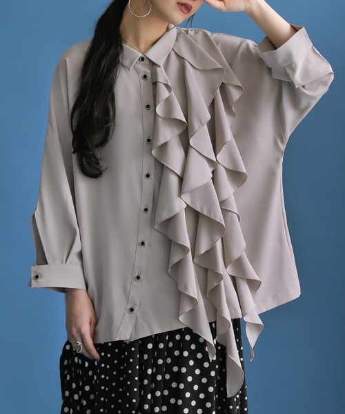 osharewalker（オシャレウォーカー）の「【廃盤】『アシメラッフルフリルシャツ』（シャツ/ブラウス・レディース・ブラック/ライトグレー・FREE）」の3枚目の写真