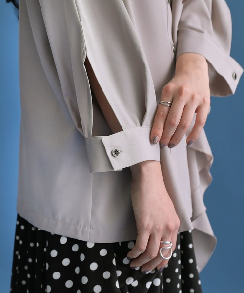 osharewalker（オシャレウォーカー）の「【廃盤】『アシメラッフルフリルシャツ』（シャツ/ブラウス・レディース・ブラック/ライトグレー・FREE）」の5枚目の写真