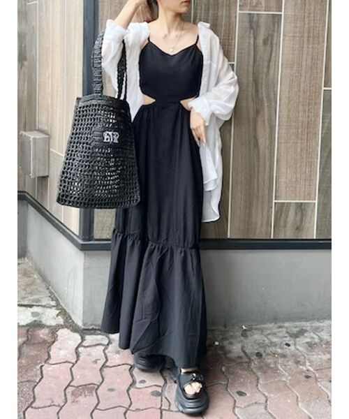 EVRIS(エヴリス)の「オープンウエストロングキャミワンピース(ワンピース・レディース・ブラック/パープル/ホワイト・FREE)」の3枚目の写真