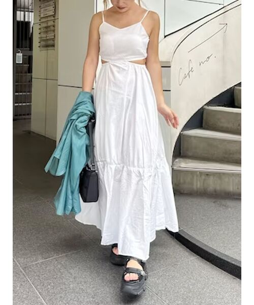 EVRIS(エヴリス)の「オープンウエストロングキャミワンピース(ワンピース・レディース・ブラック/パープル/ホワイト・FREE)」の5枚目の写真