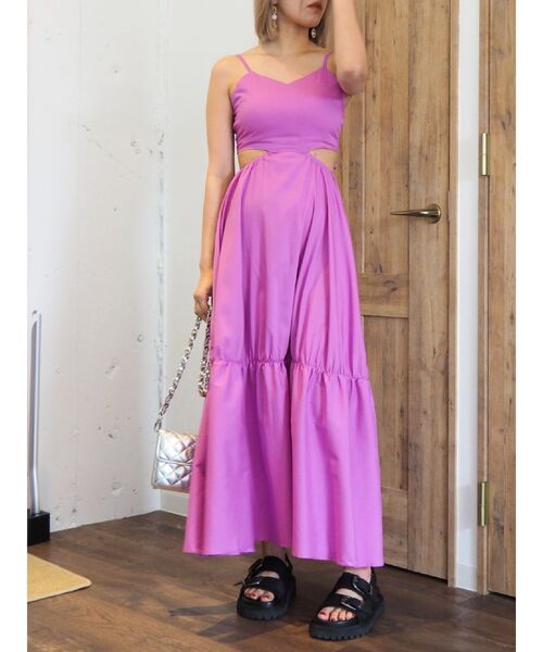 EVRIS(エヴリス)の「オープンウエストロングキャミワンピース(ワンピース・レディース・ブラック/パープル/ホワイト・FREE)」の6枚目の写真