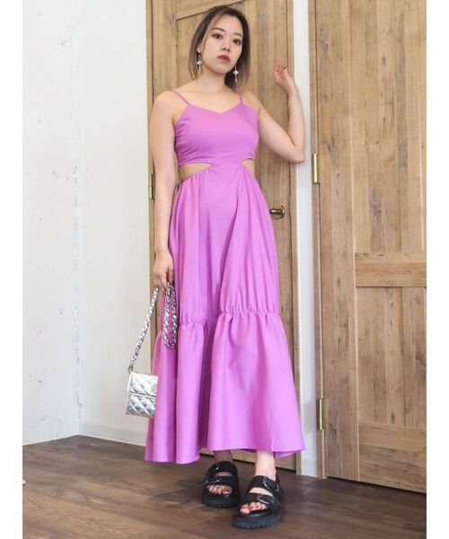 EVRIS(エヴリス)の「オープンウエストロングキャミワンピース(ワンピース・レディース・ブラック/パープル/ホワイト・FREE)」の22枚目の写真