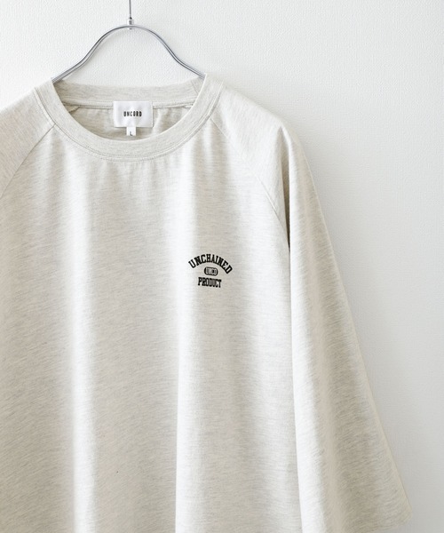 UNCORD（アンコード）の「【UNCORD】 vintage design logo raglan T-shirt ／ ワンポイント ロゴ ラグラン 7分袖 ビッグ Tシャツ（Tシャツ/カットソー・メンズ・アイボリー系/ホワイト/ホワイト×ブラック/オートミール/ホワイト×グリーン/ブラック/ブラック系/チャコール/ホワイト系/ホワイト系1・LARGE/MEDIUM/X-LARGE）」の9枚目の写真